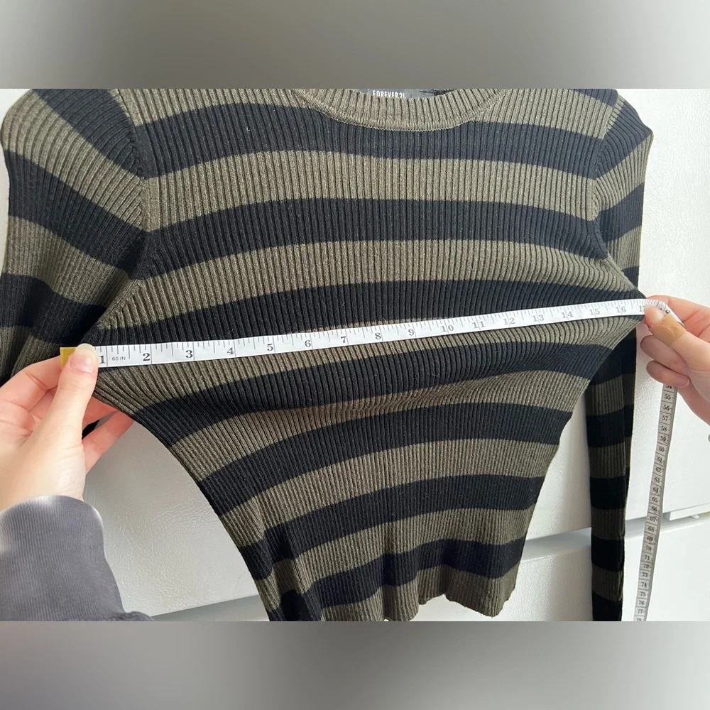 CLEARANCE Women’s Small Cropped Striped Black and Green Ribbed Sweater - Picture 4 of 8